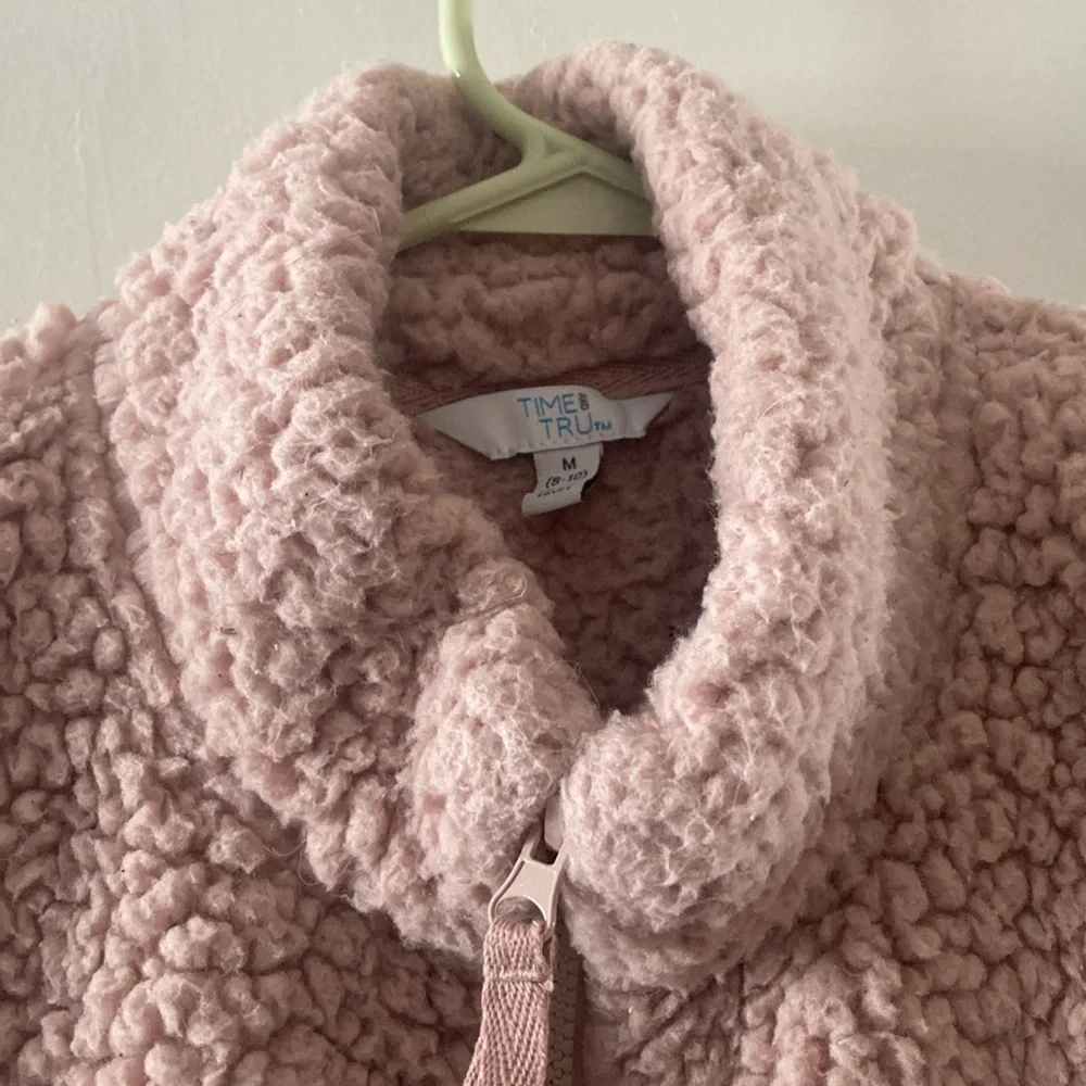 Pink fuzzy vest - Picture 2 of 5